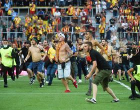 28天第二次！法甲又現大規模衝突，數百球迷入場群毆，兩人受傷