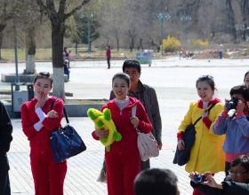 朝鮮姑娘到中國旅遊，覺得物價有點高
