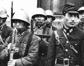 蔣介石的“交警大隊”有多強？粟裕調來八個炮兵連，輪番轟炸