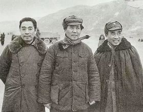 1954年，毛主席為什麼要決策成立新疆生產建設兵團？