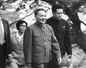 1985年，成都軍區原定併入昆明軍區，是誰讓鄧小平突然改變主意？