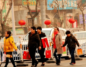 溫哥華遍地是富豪？這些住在唐人街的華裔老人三餐不保