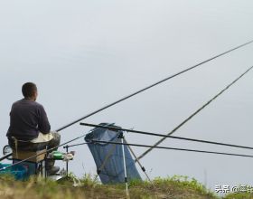 18歲農村娃考上北大，全村湊錢贈路費，百億身價後送每戶村民別墅