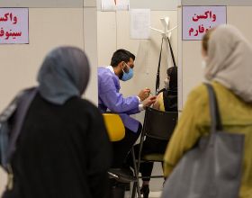 伊朗進行大規模新冠疫苗接種工作