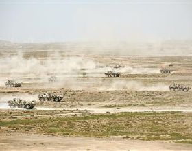 鬱可唯罕見春晚壓軸唱歌！一對耳環10萬塊，筷子腿又長又直太搶眼