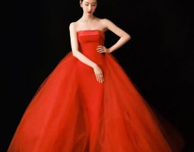 陳都靈紅裙造型再現復古港風，讓人想起她的《左耳》