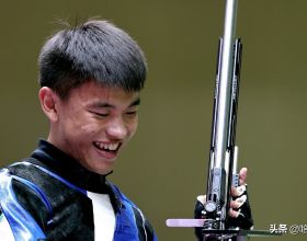 0.1環優勢險勝！奧運冠軍奪步槍三姿金牌，東道主槍神超世界紀錄