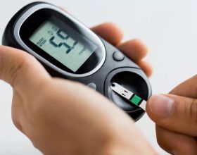 有糖尿病的人，要將空腹血糖控制在5.6以下，為啥？醫生實話實說