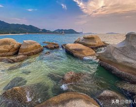 廣東惠州有個網紅海邊公園，幾十噸巨石隨風搖擺，蘇東坡還寫過詩