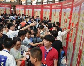 甄嬛傳：甄嬛生雙生子為什麼金被單撒花？生朧月卻紅被單沒花？