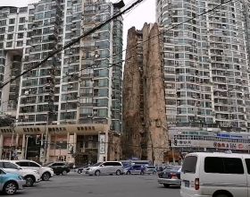 上海市區中的“山景房”，一半假山一半高樓，為什麼會這樣？