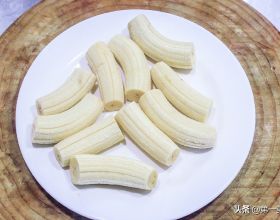 香蕉別直接吃了，試試這個脆皮香蕉，一裹一拌不脫皮，外酥裡嫩