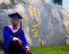 職場：監理總監去監理員家拜年，去時樂以忘憂，回時憂心忡忡