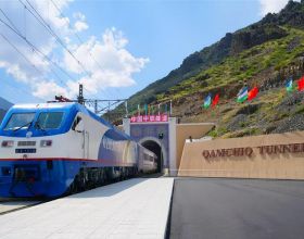 34億大單，美歐無人敢接？中國霸氣承諾，900天修成世界最難鐵路