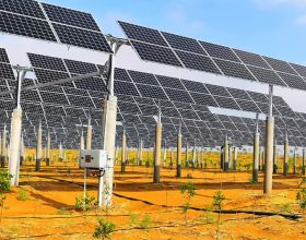 專家：在我國1%的沙漠面積上鋪滿太陽能板，發電量的問題就解決了