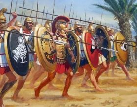 古希臘時代，士兵打仗手裡都拿著盾牌，專家說：那是防偽標記