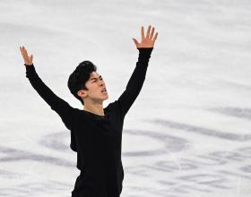 雨雪天路面溼滑如何避免摔倒 醫生：“企鵝步”走起來