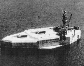美軍的“不沉戰列艦”，用混凝土建造，與日軍對轟半年毫髮無傷