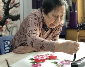 新疆92歲婁奶奶畫國畫圈粉26萬：“想開始什麼時候都不晚”
