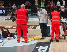 主教練談尤度受傷：地板貼紙會讓球員滑倒受傷 NBA球場就沒有貼紙