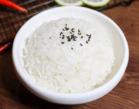 煮米飯，不要直接加水下鍋，牢記2竅門，大米香噴噴的，軟糯清甜