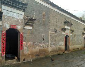 江西一歷史文化名村，始建於北宋，現存100餘棟古建築