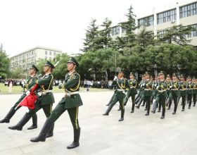 清華大學國旗護衛隊，穿軍裝的最高學府學子，身託兩種光榮與夢想