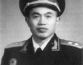 毛澤東的最後一個悼亡花圈送給他。榮歸故里，不辭而別犯“眾怒”