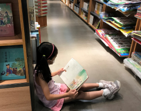 8歲女兒假期讀完《哈利波特》，愛上自由閱讀的孩子有多快樂？