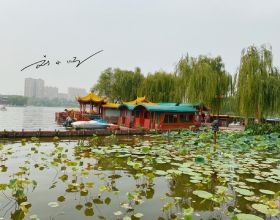 山東濟南著名的泉水湖，因《還珠格格》而家喻戶曉，遊客都來打卡