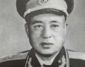 劉子奇當了20年師長，1955年授銜時，羅榮桓問他：你想要什麼軍銜