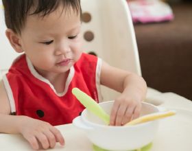 培養孩子主動吃飯，家長要先學會如何說話