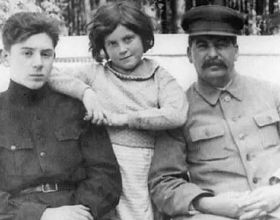 1967年，斯大林唯一的女兒“背叛”蘇聯，紅色公主為何叛逃美國？