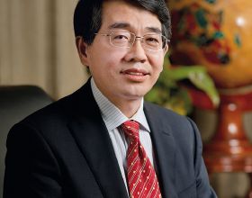 瞭望 | 中國科學院院士黃維：發展柔性電子技術有望開道超車
