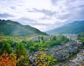 陝西秦嶺青木川，至今還保留著一個古老的習俗，被稱為“議話坪”