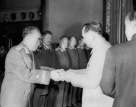 1955年的十大元帥授銜儀式上，為何僅七人到場？另外三位去哪了？