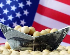 美國生命線大擁堵，還威脅進行301調查，中國馬上取消大豆訂單