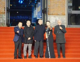 王俊凱擔任平遙國際電影節評審，和徐克、賈樟柯一起走紅毯人氣旺
