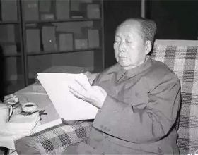 79年賀子珍進京向毛主席遺體三鞠躬，病逝後鄧小平親定其葬禮規格