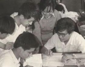 44年前高考試卷曝光，高中生笑出“鵝叫”，大學生：生不逢時