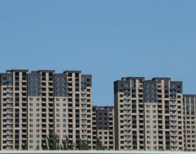 中國多地出“限跌令”，三四線城市房價撐不住？