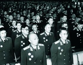 1955年軍銜初評時，有11元帥和22大將，分別是誰？評定標準是什麼