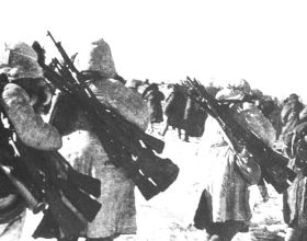 東野頭號“王牌軍”，裝備約4000支衝鋒槍，近戰火力堪稱兇猛
