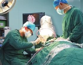 第一神經外科病房成功開展國產神經外科手術機器人輔助微創治療技術