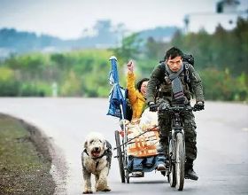 6年前小夥騎腳踏車，帶輪椅上的絕症女友環遊中國，今現狀如何？