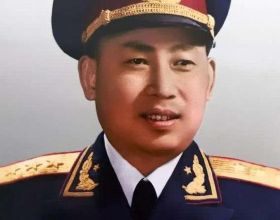 遼瀋戰役期間，東北野戰軍12個縱隊的司令員和政委都是誰？
