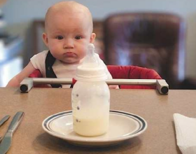寶寶長大了奶粉該怎麼喝？建議“該斷就斷”，既省錢又對娃身體好