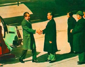 毛主席贈4兩茶葉給尼克松，他很不滿意，周總理：這可是半壁江山