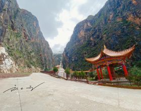 西藏昌都也有一座“文成公主廟”，藏在峽谷裡，知道的遊客還不多