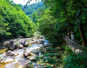 浙江天台山藏著一處奇觀，罕見的石樑飛瀑，徐霞客曾為之驚歎